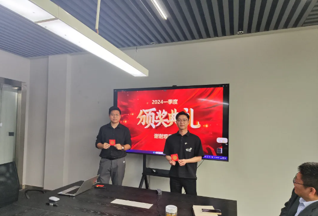 Z6尊龙凯时风管销售中心员工一季度颁奖